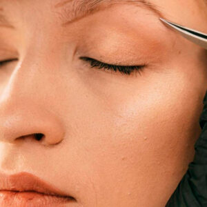 Diseño de Cejas con Henna